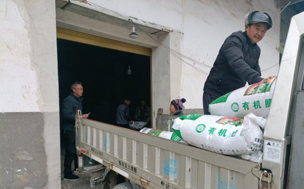 湖北联通驻村工作队：活跃田间地头帮扶 助力备战春耕生产
