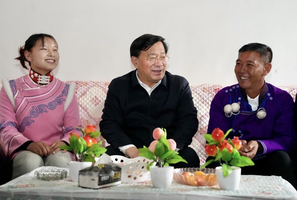 韩俊：切实抓好巩固拓展脱贫攻坚成果各项工作 牢牢守住不发生规模性返贫致贫底线