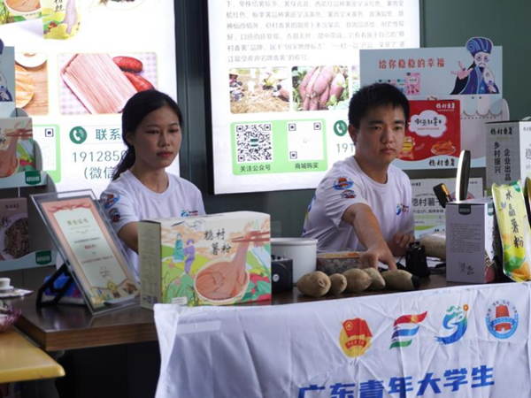 岭南师范学院“朝阳行”突击队：“青春助农，曙光行动！”首次直播圆满收官！