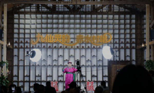 福建德化县：赤水镇以歌为媒激活夜间经济新引擎