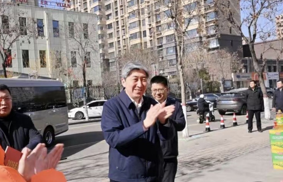 忻州市委书记朱晓东走访慰问一线干部职工和市级老同志