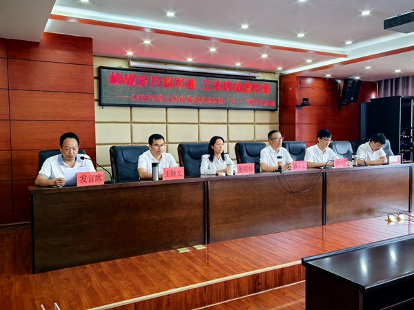 罗国江   发言.jpg