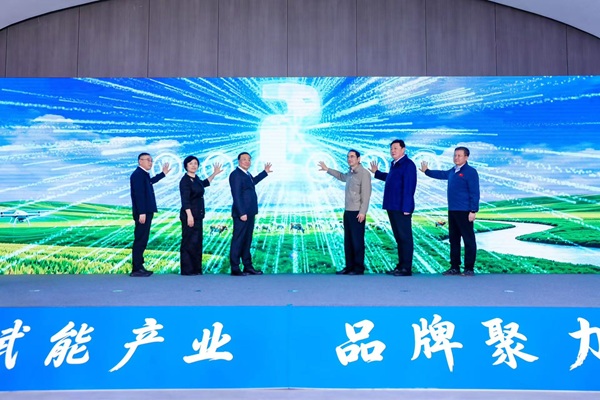 第十三届内蒙古绿色农畜产品博览会在呼和浩特启幕